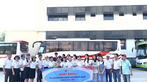 Hoạt động trải nghiệm hướng nghiệp - du khảo về nguồn năm 2024